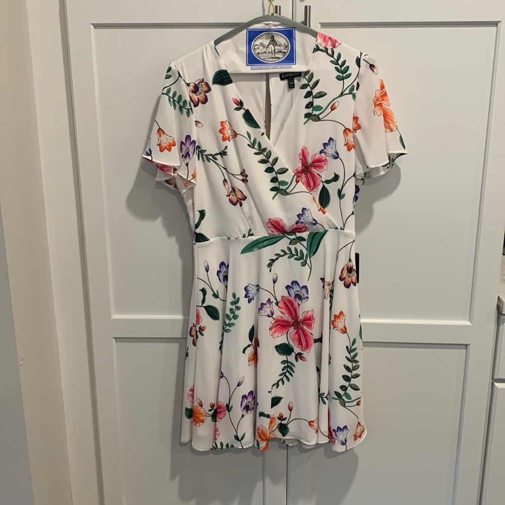 Cute spring/summer dress from Express. Never worn, with tags still on!